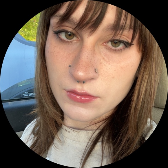 Poshmark profile picture for @continuation